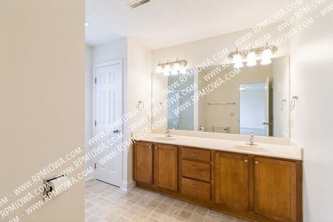 Building Photo - 5402 Tabor Dr