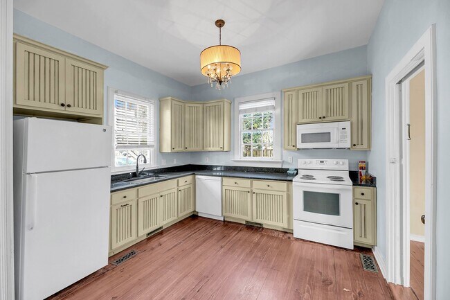 Building Photo - $500.00 OFF FIRST MONTHS MOVE IN SPECIAL W...
