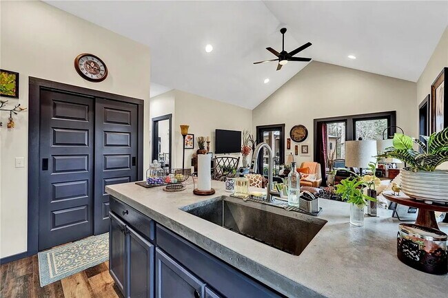 Building Photo - 2 Bed/1 Bath home - Prime location in Pickens