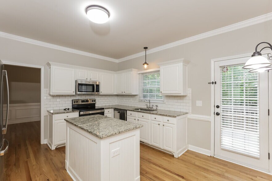 Building Photo - 3617 Dewing Dr