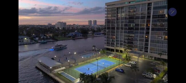 Building Photo - 2017 S Ocean Dr