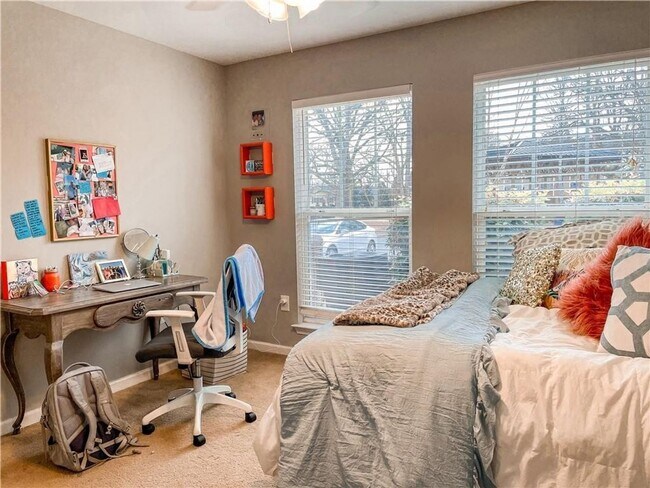 Building Photo - 410