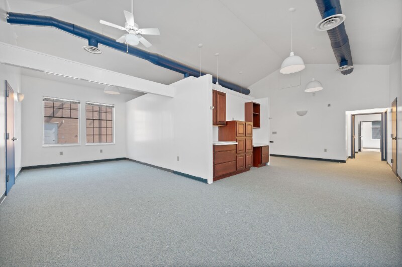 Building Photo - 4630 Pleasant Ave