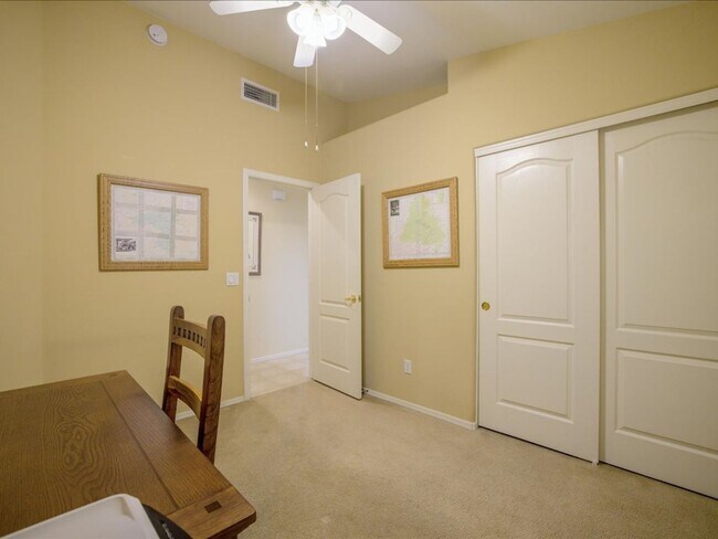 Building Photo - 3 Bedroom 2 Bathroom