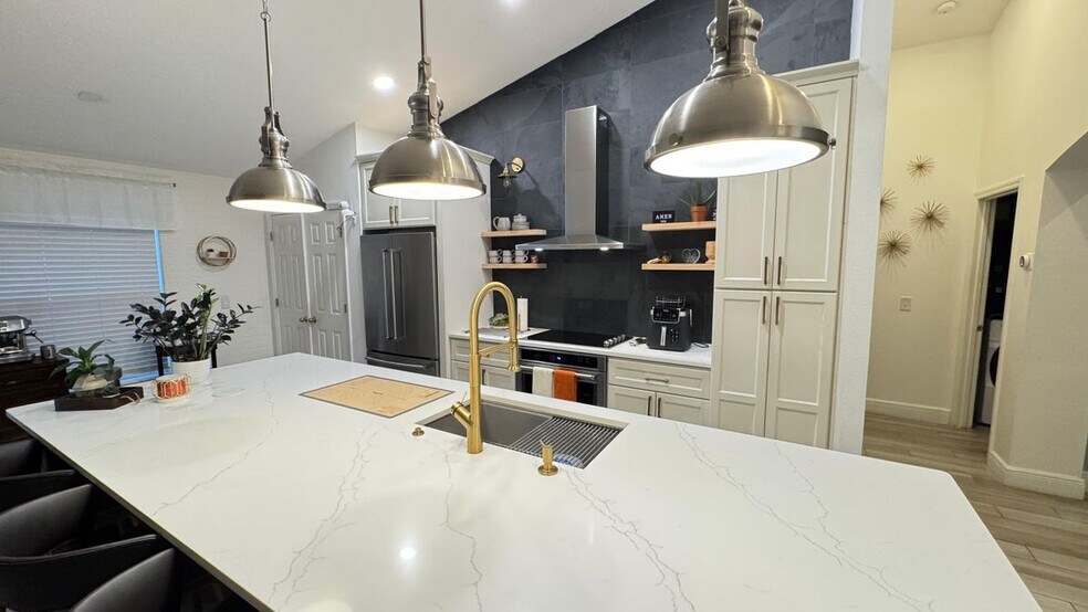 Building Photo - 676 Seneca Trail