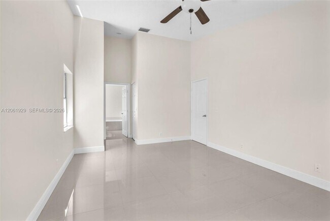 Building Photo - 17194 Ventana Dr