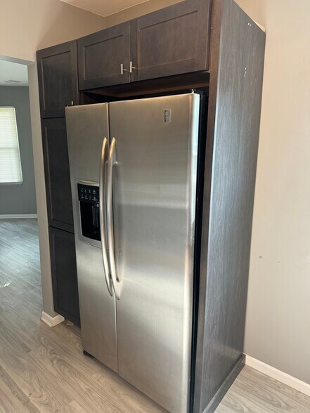 Building Photo - 1627 W 106th St