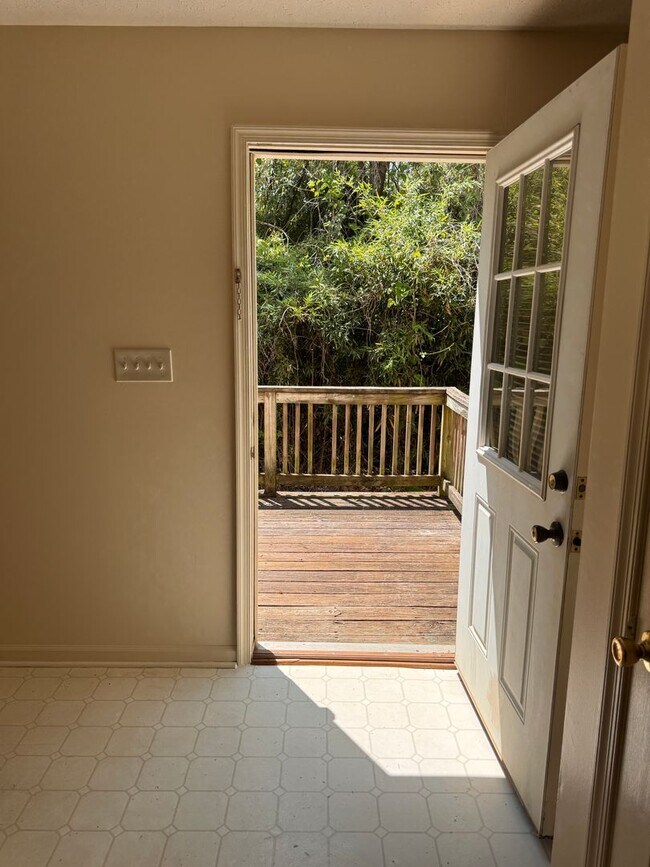 Building Photo - 540 Monticello Ave