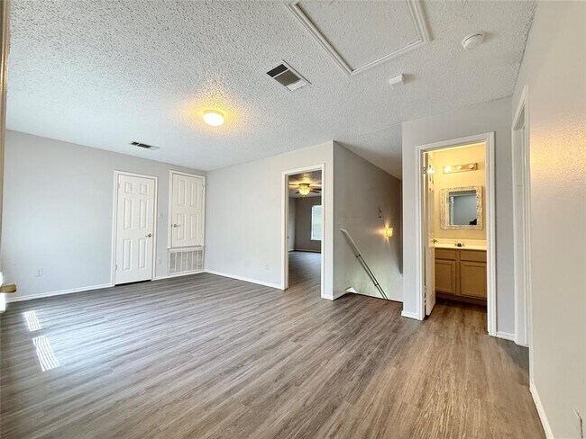 Building Photo - 2734 High Point Dr