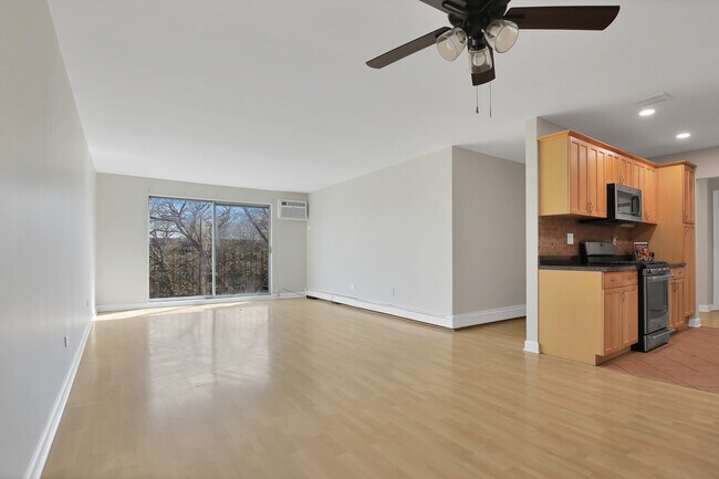 Building Photo - 8970 N Parkside Ave