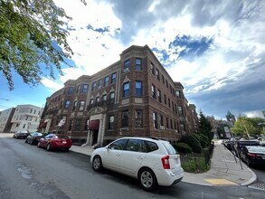 Building Photo - 39 Glenville Ave