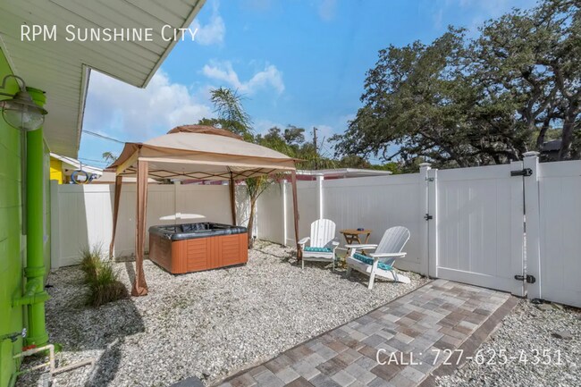 Building Photo - 1500 Clearwater Largo Rd