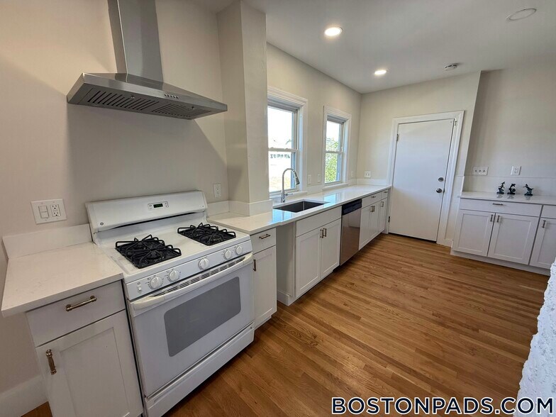 Building Photo - 12 Eliot St