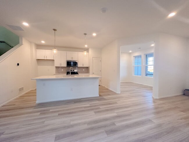 Building Photo - 6278 N Nepal Ct