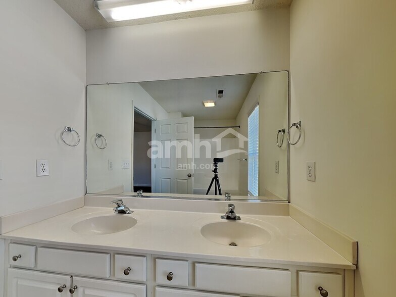 Building Photo - 112 Charlotte Ct