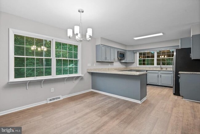 Building Photo - 7795 Penn Manor Ct