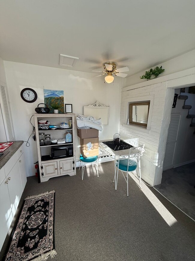 Building Photo - Charming Cottage in Newportville