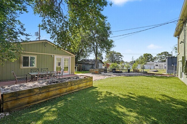 Building Photo - Spacious 4-Bedroom, 2-Bath Home with Large Yard, Garage & Central A/C