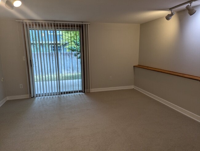 Building Photo - Fully Updated Littleton Home with Mountain...