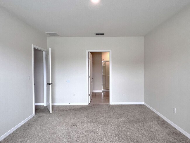 Building Photo - Four-Bedroom Home Near Lake Hartridge