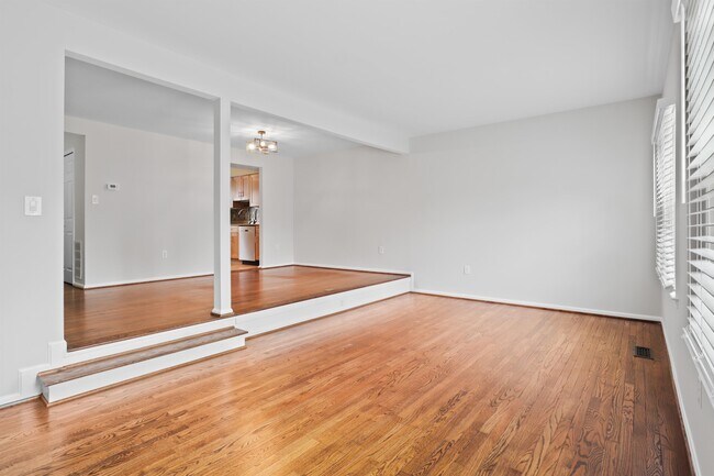 Building Photo - 9913 Longford Ct