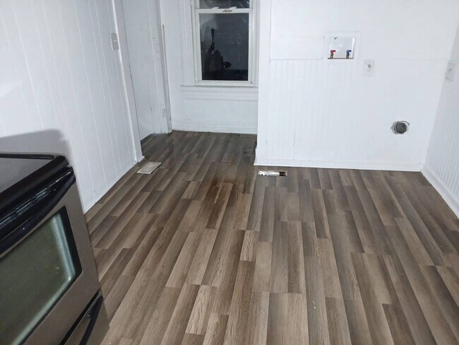 Building Photo - Spacious & Affordable Home In Lima!