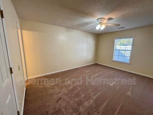 Building Photo - 310 Evans Lake Way