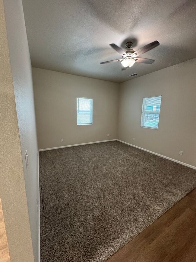 Building Photo - 3 Bedroom 2 Bath in Reedley California