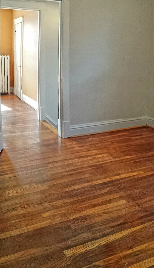 Building Photo - 4563 Shenandoah Ave