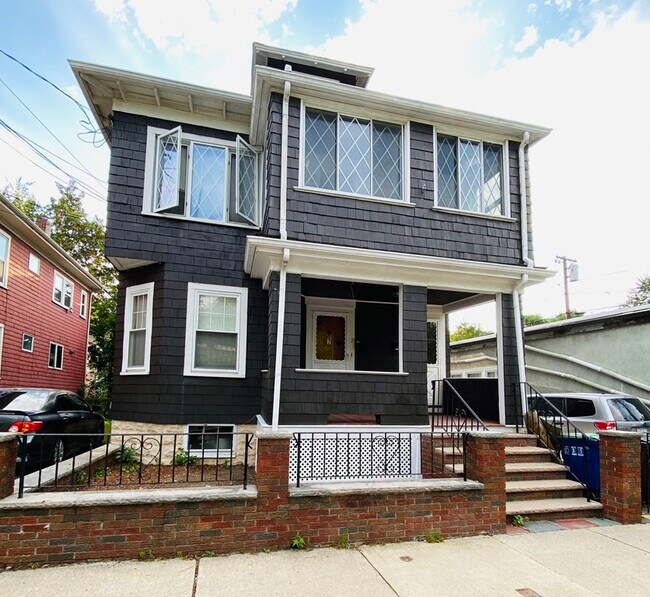 Primary Photo - 5 Parkdale St