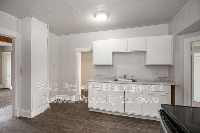 Building Photo - 3408 E 140th St