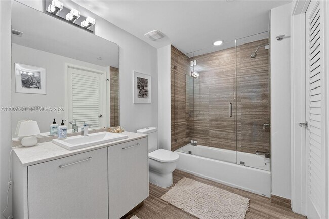 Building Photo - 1010 Brickell Ave