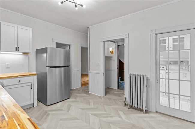 Building Photo - 159 Camp St