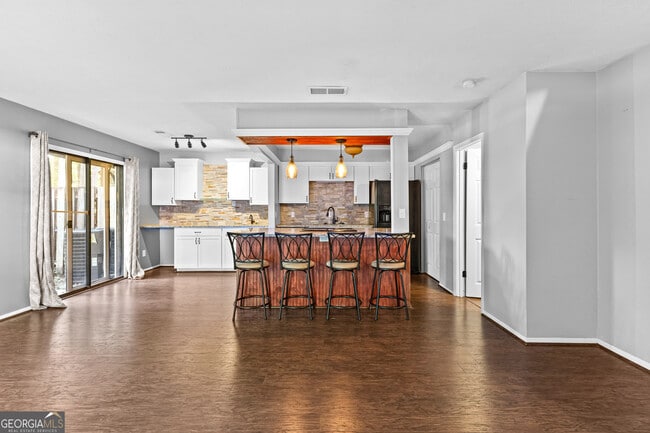 Building Photo - 143 Twiggs Cor