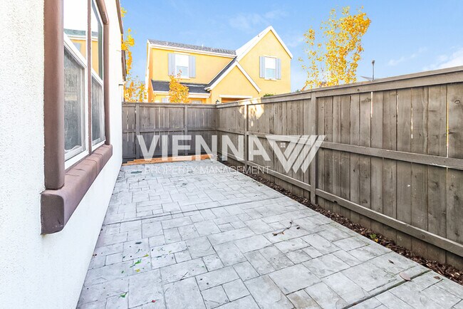 Building Photo - 400 Dormarin Pl