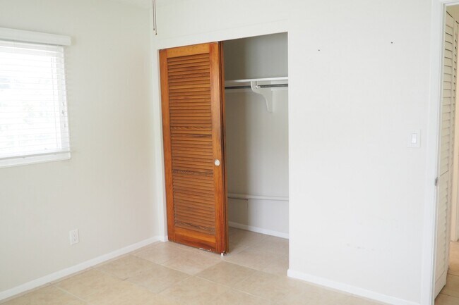 Building Photo - 10154 118th Ave