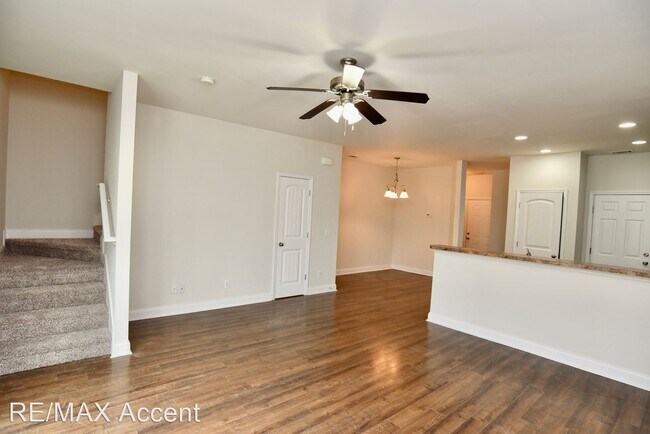 Building Photo - 3 br, 2.5 bath House - 325 Canyon Oak Loop