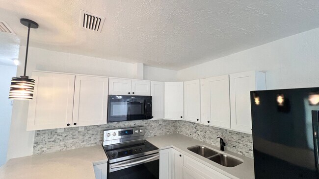 Building Photo - Timeless Appeal Meets Modern Living – 3BR Home on Expansive Lot in Titusville! WASHER & DRYER INC...