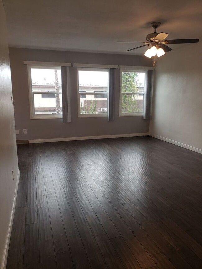 Building Photo - MOVE-In Special-Spacious La Mesa 2BR/1BA e...