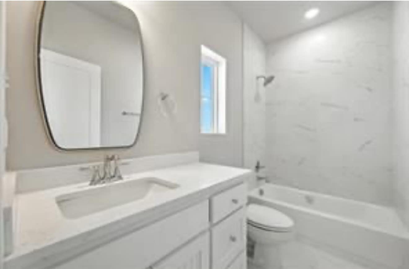 Building Photo - 110 S Market St