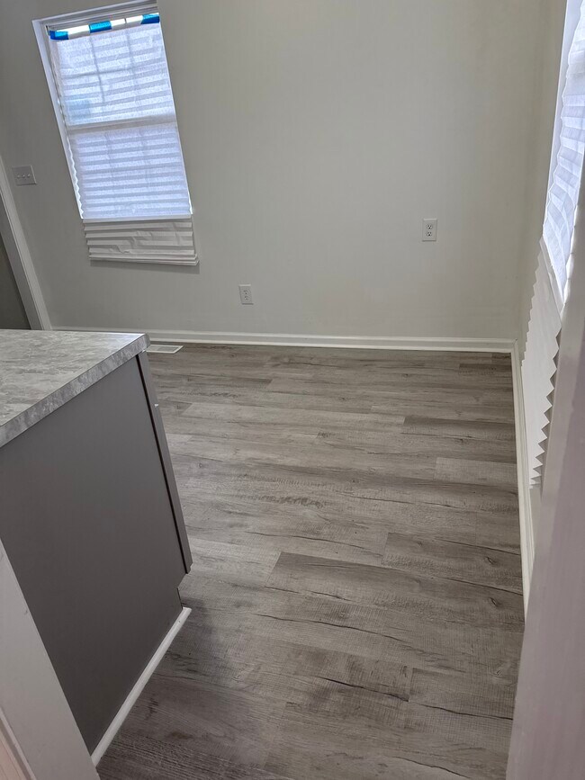 Building Photo - 1115 Winfield Ave