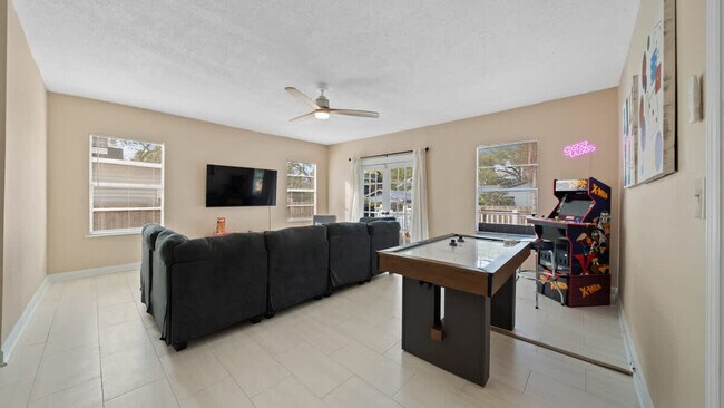 Building Photo - 307 W Haya St