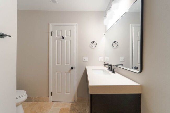 Building Photo - 1553 Templeton Pl