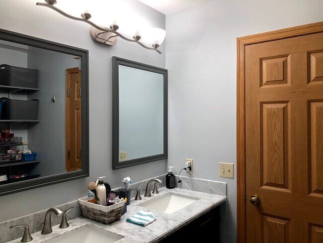 Building Photo - 679 Woodduck Dr