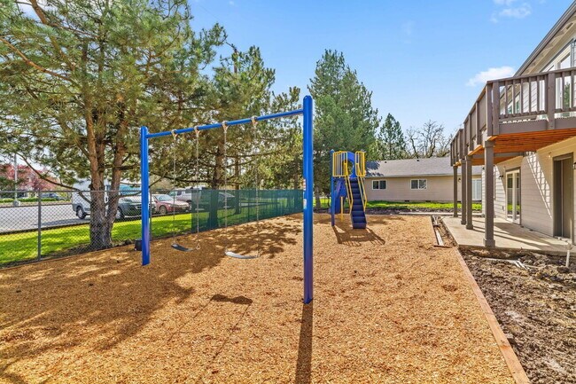 Building Photo - 2901 SE Salem Ave