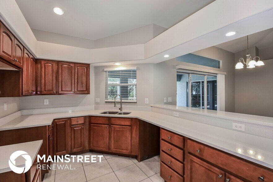 Building Photo - 1326 NE 3rd Ave