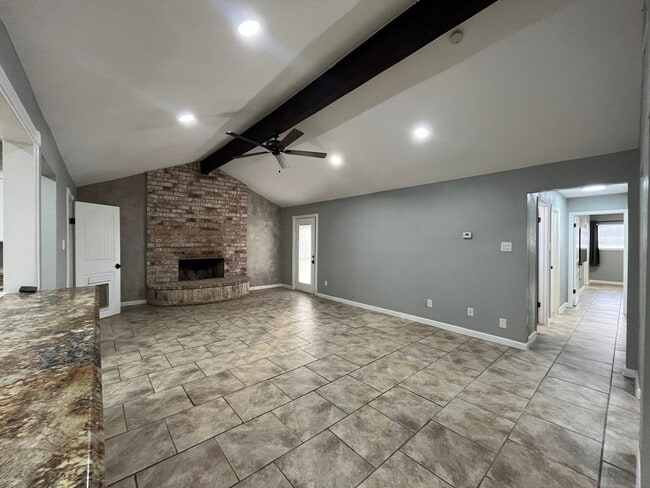 Building Photo - UPDATED HOME WITH BONUS ROOM