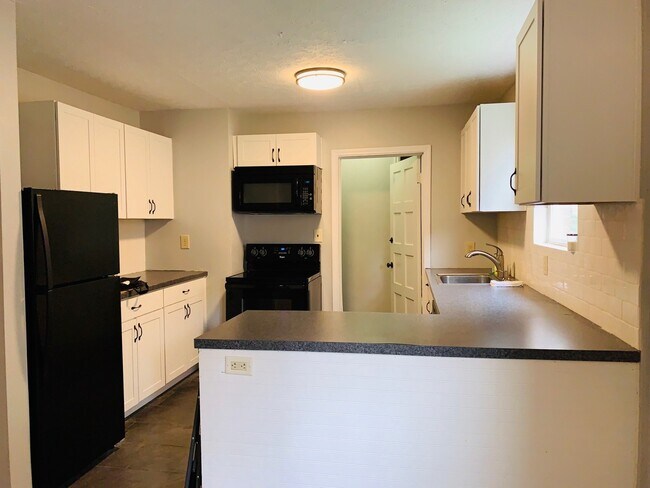Building Photo - 305 Woodland Ave