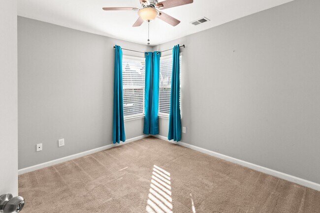 Building Photo - 3 Bed/2Bath in the Reserve At Wydham Gate S/D