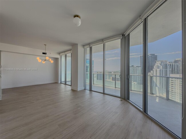 Building Photo - 1300 Brickell Bay Dr